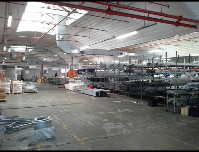 2,808M² FACTORY TO LET IN NDABENI